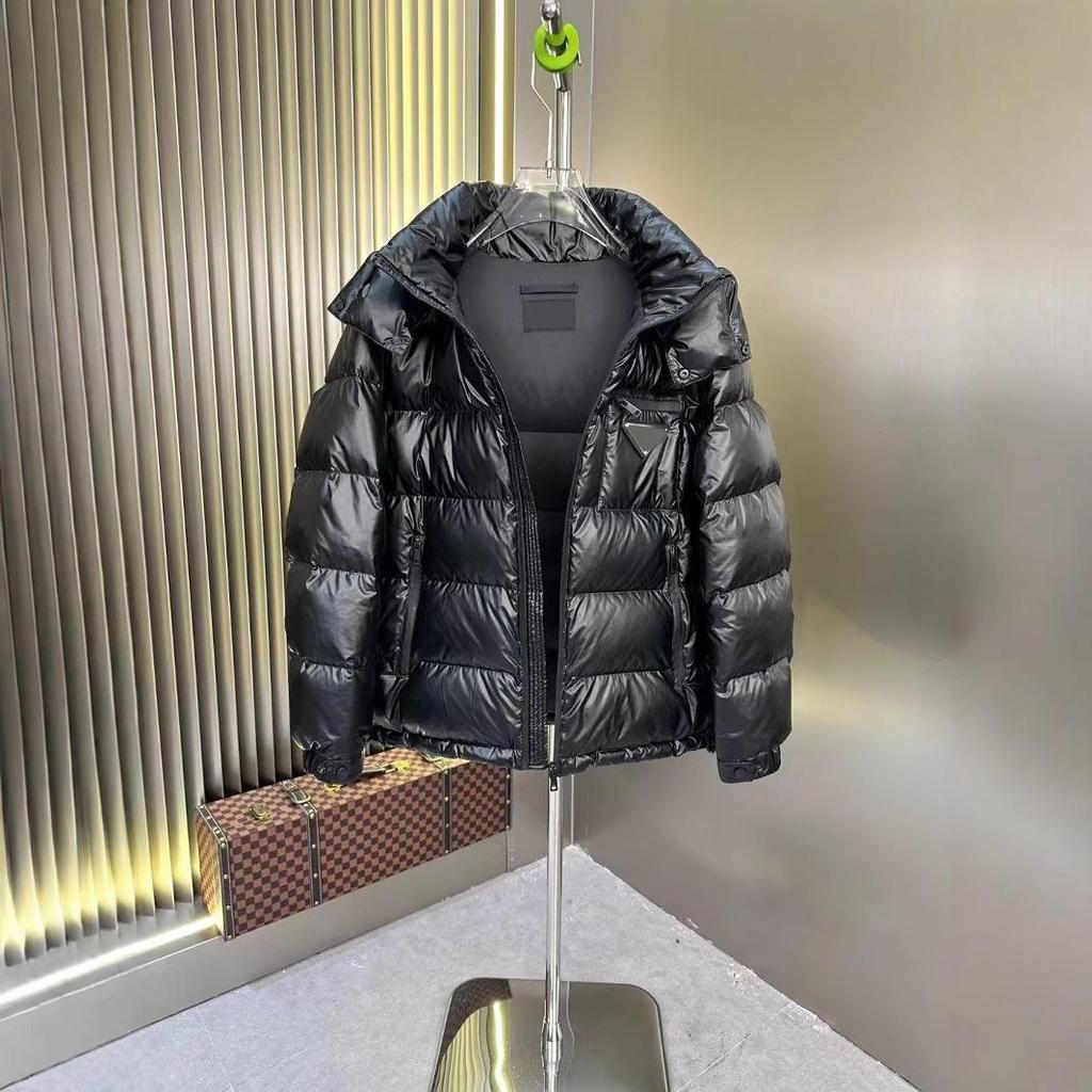 Зимняя Белая Пуховая Куртка-Пуховик Унисекс с Отстегивающимся Капюшоном и Треугольным Логотипом - Повседневная Теплая Верхняя Одежда