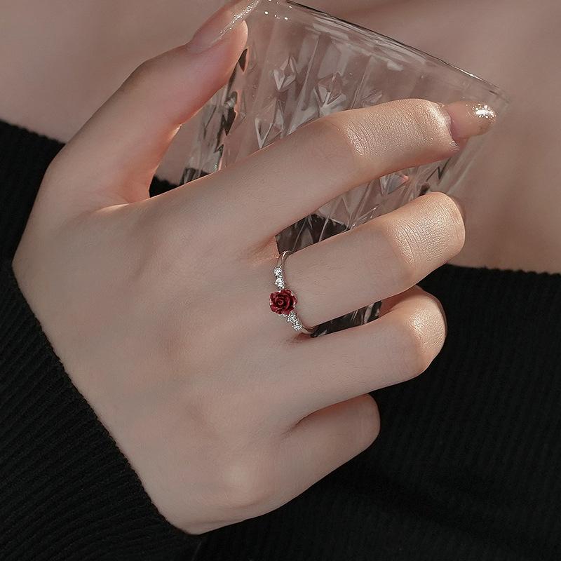 Кольцо с цветком, кольцо с красной розой, кольцо с камелией.