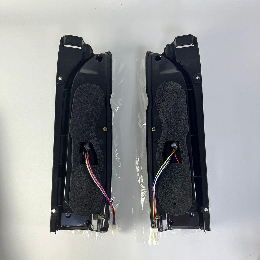 Светодиодные задние фонари и динамические указатели поворота для Toyota Hiace H200 Series 05-18