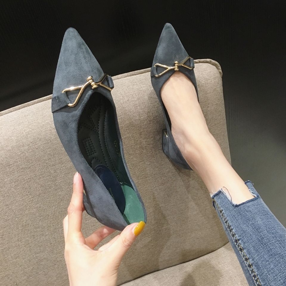 Универсальные туфли на среднем каблуке с плоской подошвой черного цвета, повседневные туфли-лодочки из мягкой кожи на грубом каблуке, женские с острым носком, новые модели лето-осень