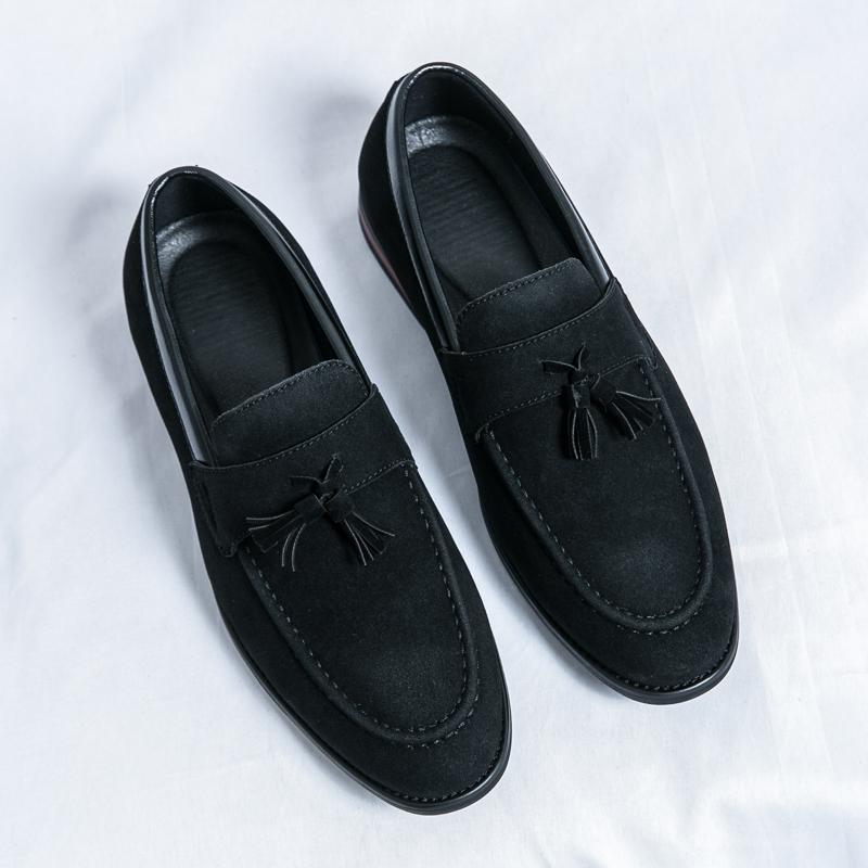 2024 Модные мужские туфли с кисточками и острым носком, повседневные кроссовки из коровьей замши в стиле ретро, мужские парусиновые туфли, удобные дышащие туфли для вождения
