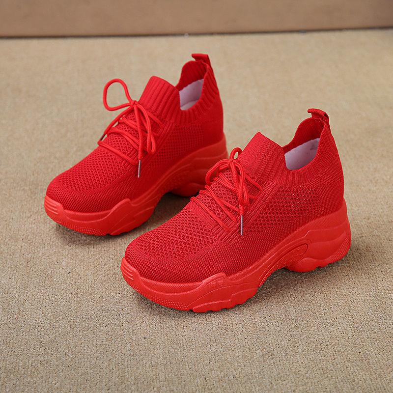 Летняя дышащая женская внутренняя повышающая высота повседневная спортивная обувь для улицы 2024 года, новая сетчатая толстая подошва повышающая высота спортивная обувь
