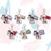 Брелок-брелок BTS в белом костюме с тройным шармом, Фото Bangtan Boys, Мультяшный и красочный брелок с именной биркой, Подвеска на сумку K-pop айдола для фанатов ARMY