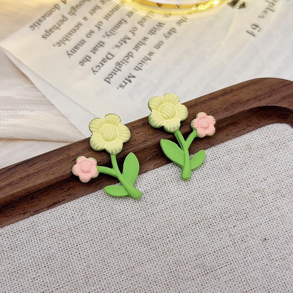 Light Luxury Exquisite Micro-inlaid Zircon Flower Earrings Elegant High-end Pearl Stud Earrings Niche Design Temperament Earrings