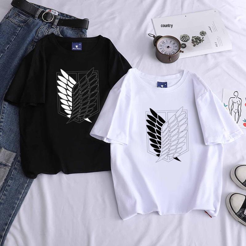 Футболка цвета карамели с логотипом Attack on Titan