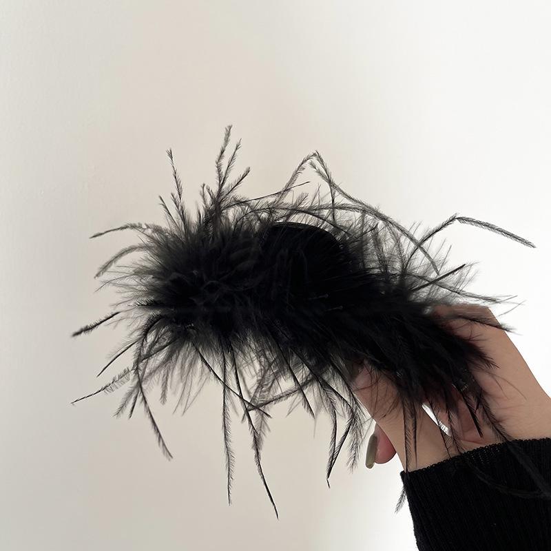 Заколка для волос Pure Desire Feather Ostrich Hairpin - феерический аксессуар в виде акулы