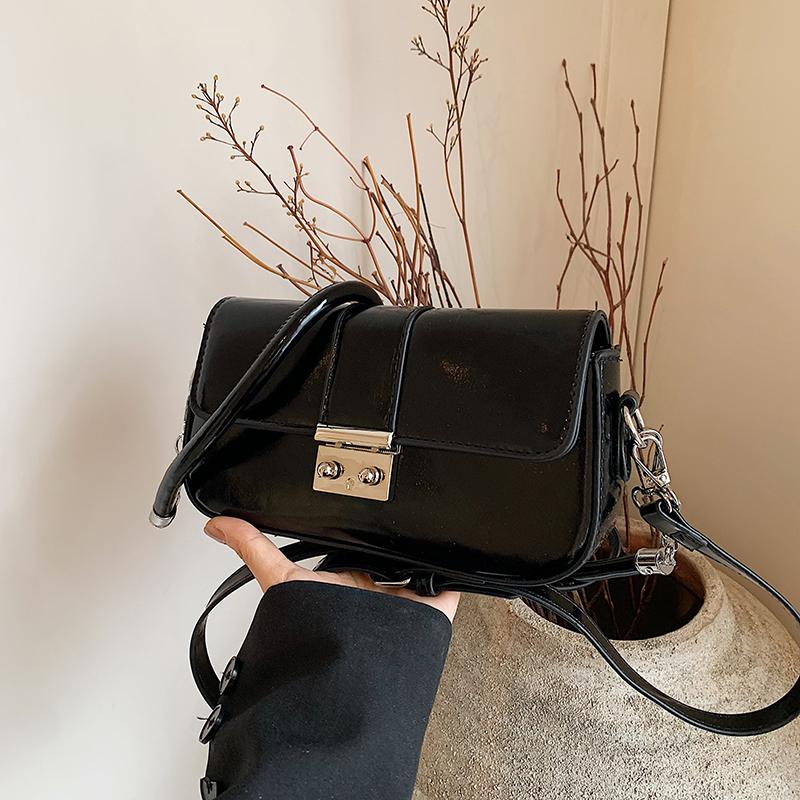 Простые женские сумки через плечо под мышкой, шикарный дизайн с клапаном из мягкой кожи, небольшая квадратная упаковка, корейские женские сумки для поездок на работу