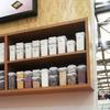 Прозрачный бытовой контейнер для хранения продуктов: Герметичный контейнер для холодных блюд и солений, безопасный для использования в микроволновой печи.
