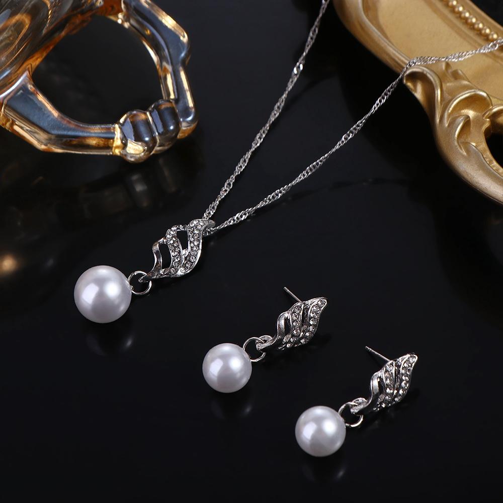 Classic Rhinestone Jewelry Set Spiral Pearl Necklace Korean Style Pendant Women Crystal Earrings