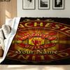 1 шт. Фланелевое одеяло с узором и возможностью кастомизации имени Manchester United F. Подходит для всех сезонов. Для домашнего декора. Тепло и уют. Подарки. Праздничный подарок.