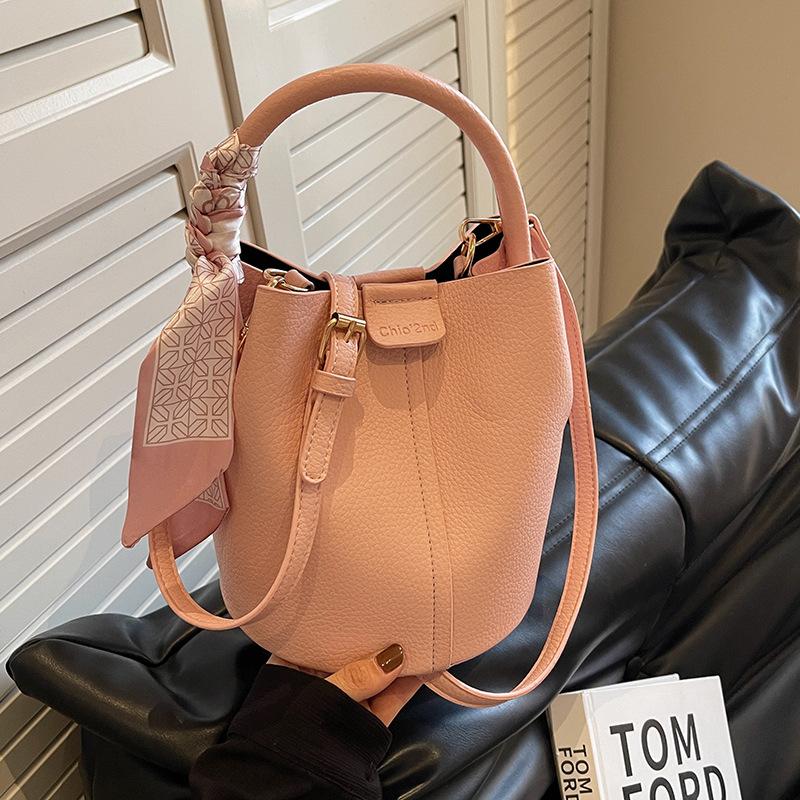 Сумки Корейские высококачественные универсальные сумки-ведра весна и лето 2024 новые нишевые сумки-мессенджеры популярные женские сумки