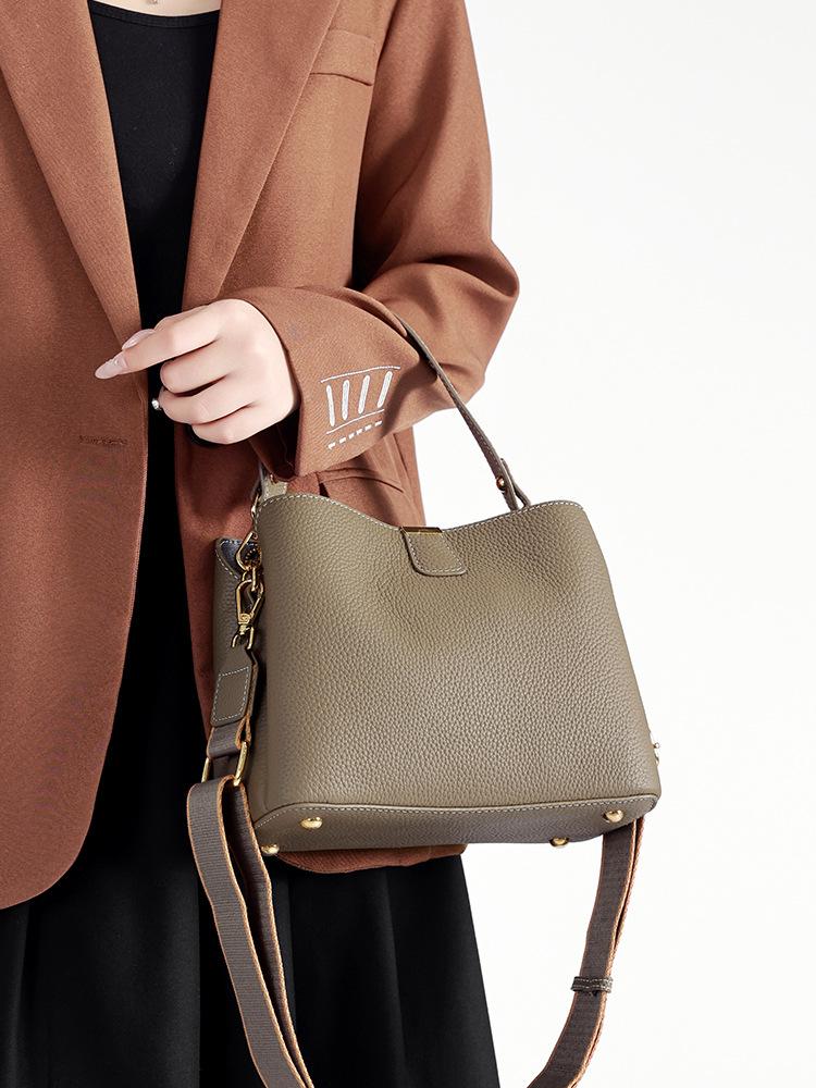 Genuine Leather Women's Crossbody Bag  Summer Women's shoulder Bag Luxury Design Niche Handbag Large Capacity tote bag