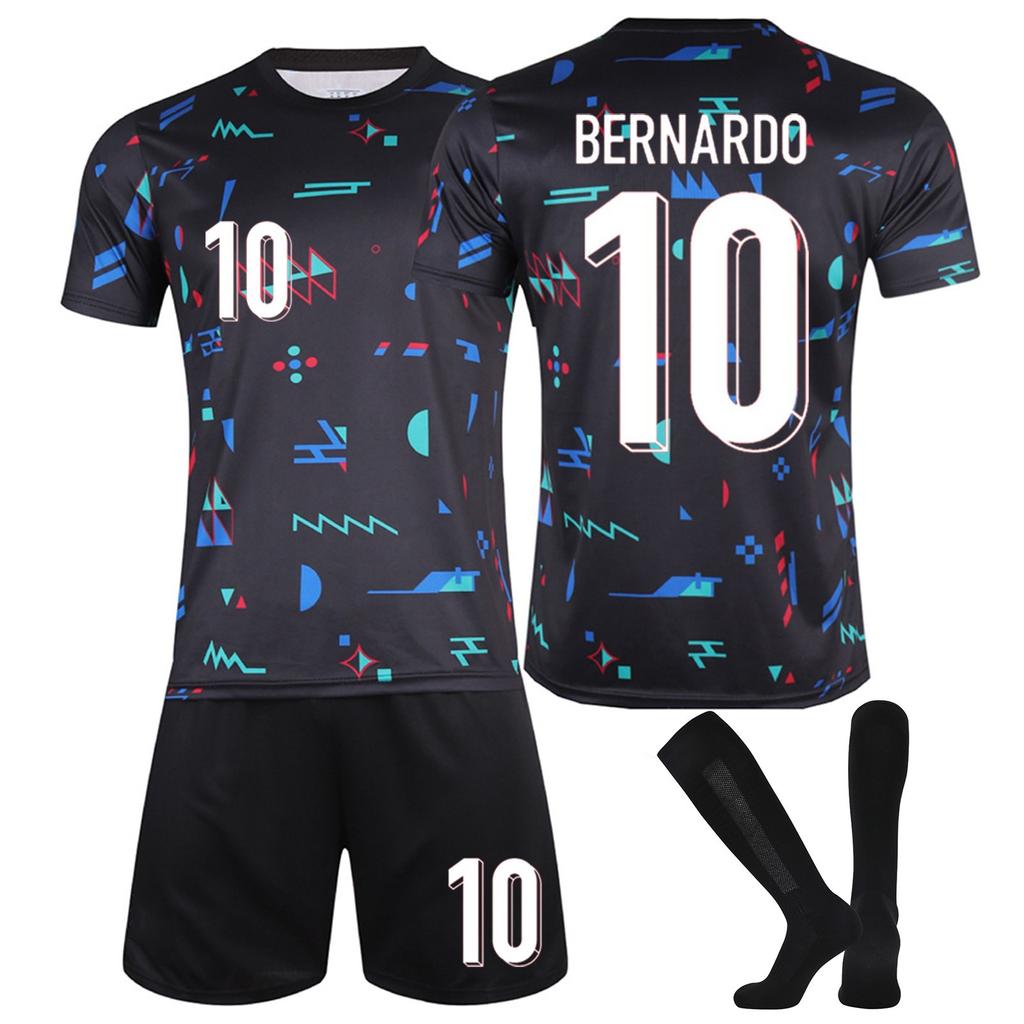 2425 Комплект футбольной формы Португалии: футболка, шорты и носки. Новый комплект шорт и носков. Взрослый и детский размеры.