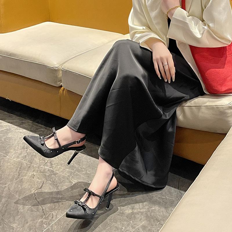 2025 весна и осень новые остроносые однотонные атласные туфли с заостренным носком и ремешком сзади со стразами женские туфли на шпильке