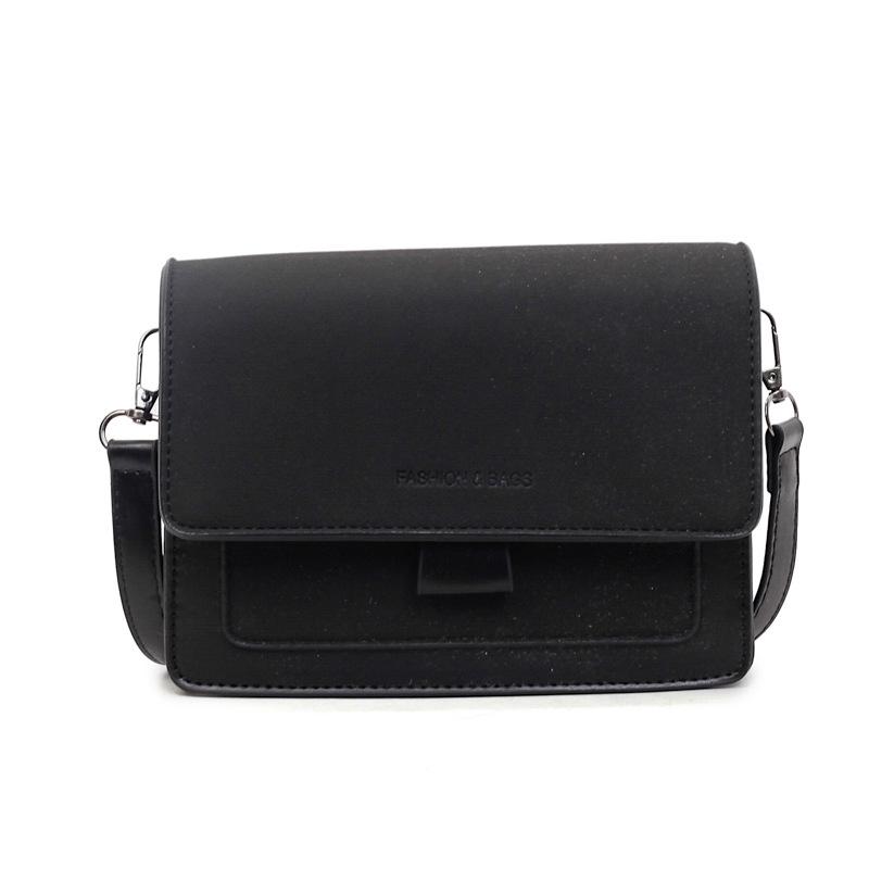 Маленькая квадратная сумка модная и стильная. Это сумка на одно плечо, сумка через плечо для женщин и модная сумка для поездок на работу.