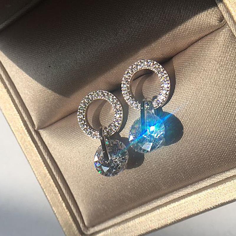 Супер-вспышка, белые круглые серьги-гвоздики, изысканный темперамент, простые дикие свадебные помолвочные серьги для дам