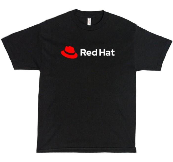Футболка с логотипом Red Hat Linux.
