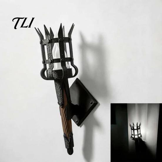 Led Fake Flame Torch Medieval Wall Lamp, LED Handheld Light, Retro Realistic Simulation Light for Halloween Party Decor, Mardi Gras Vintage Style