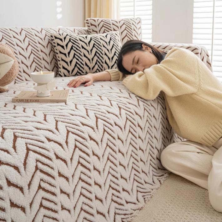 Плюшевый чехол-плед для дивана - Мягкий, уютный дизайн с волнообразным узором, плотный протектор для гостиной, спальни, декора, подходит для одноместных и четырехместных диванов