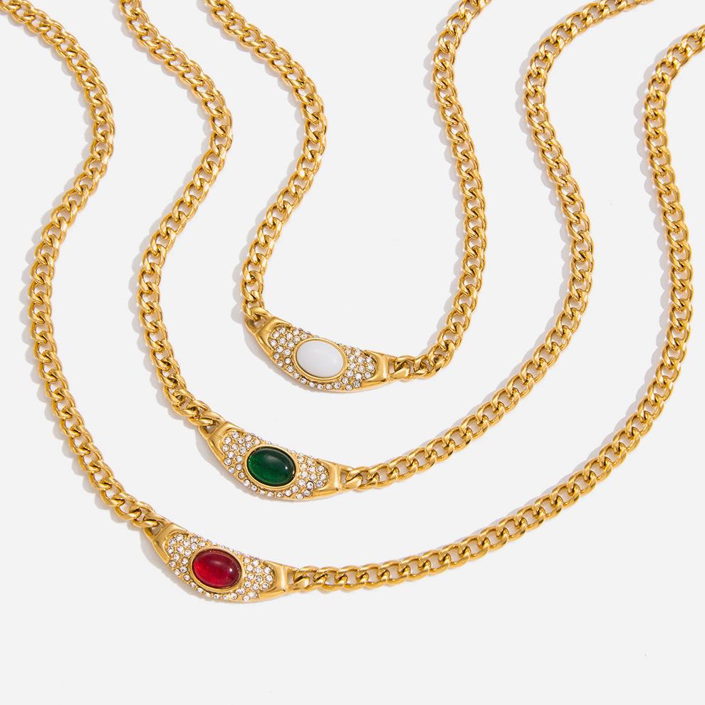 Винтажное колье-подвеска из 18-каратного золота с бриллиантом в виде улыбающегося месяца