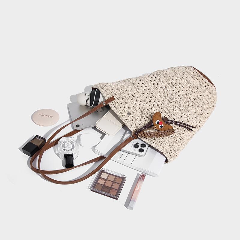 Summer New Versatile Large Capacity Single Shoulder Woven Bag Hollow Commuter Versatile Women's Bag Casual Fashion Beach Vacation Bag