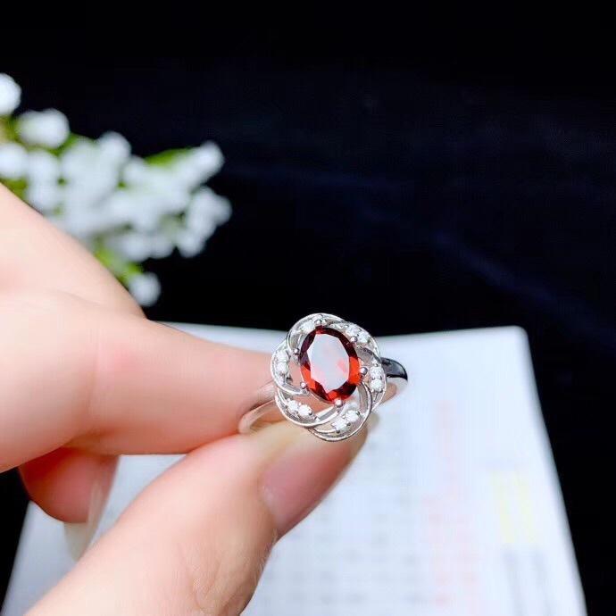 Женский комплект ювелирных изделий с подвеской-кольцом и серьгами с имитацией бриллианта