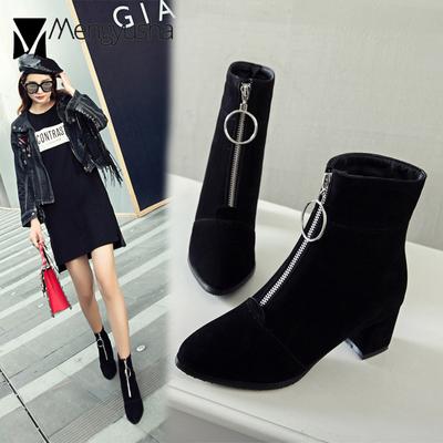 Модные короткие ботинки из нубука для женщин, корейский дизайн, большой размер, толстый каблук, женские ботинки для верховой езды, металлические круглые кольца, модные ботинки