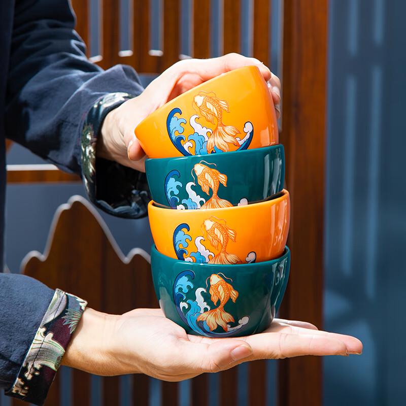 Набор столовой посуды из сине-белого фарфора