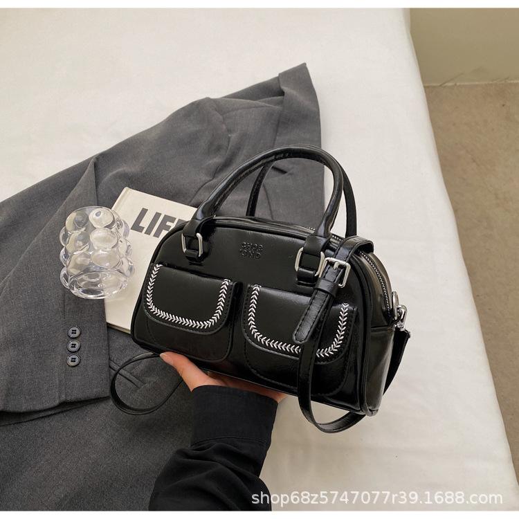 This Year's Popular Red Bowling Bag, Retro Premium Textured Bag, Spring 2025 New Commuter Shoulder Bag