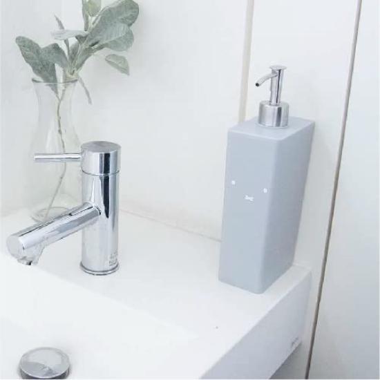 Бутылка шампуня Okato 700 мл с серым дозатором Miffy,