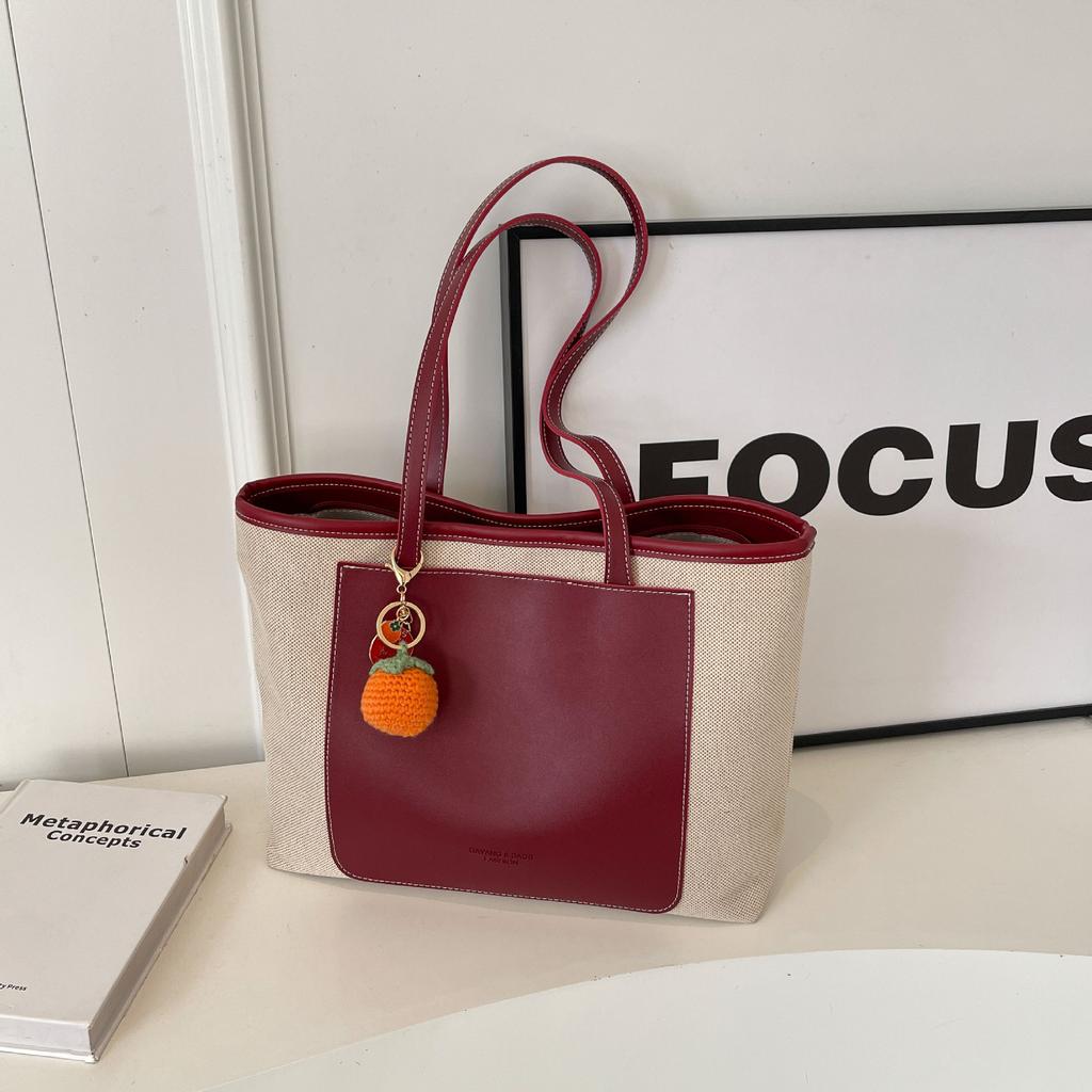 Холщовая сумка большой вместимости для женщин. Новинка 2024 года, осенне-зимняя повседневная универсальная текстурированная сумка через плечо для классных поездок на работу.