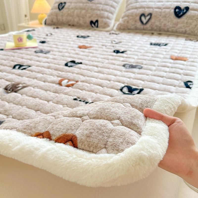 Стеганый велюровый наматрасник - Мягкая коралловая флисовая зимняя накладка, Утолщенный и теплый татами-мат.