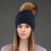 Женская зимняя теплая шерстяная шапка из меха енота с шариками для защиты ушей, однотонная универсальная двухслойная шапка-пуловер
