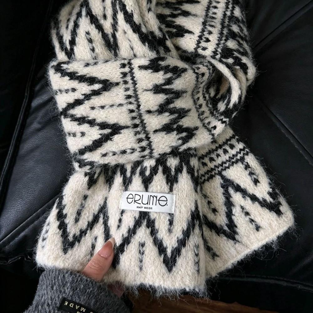 Cold Proof Thick Knitted Scarf Polyester Neck Warmer Aesthetic Fall Winter Scarf Photography Use