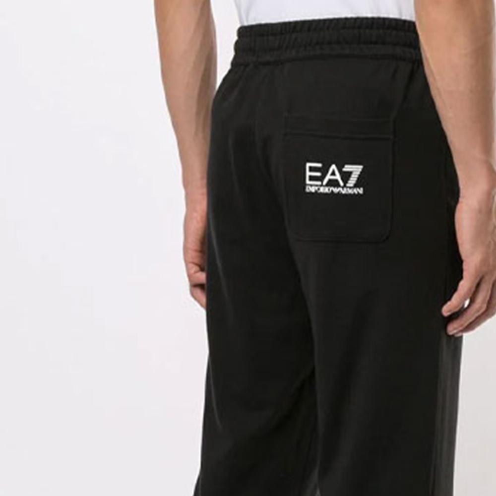 Emporio Armani EA7 Спортивные брюки из трикотажа с принтом из букв и цифр, средней посадки, зауженные, мужские, Черный 8NPPC2PJ05Z0203