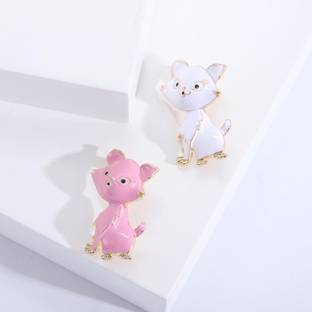Blucome Милые броши с сидящим котом для женщин, белые, розовые животные, домашние животные, вечерние повседневные булавки, ювелирные изделия, модные подарки