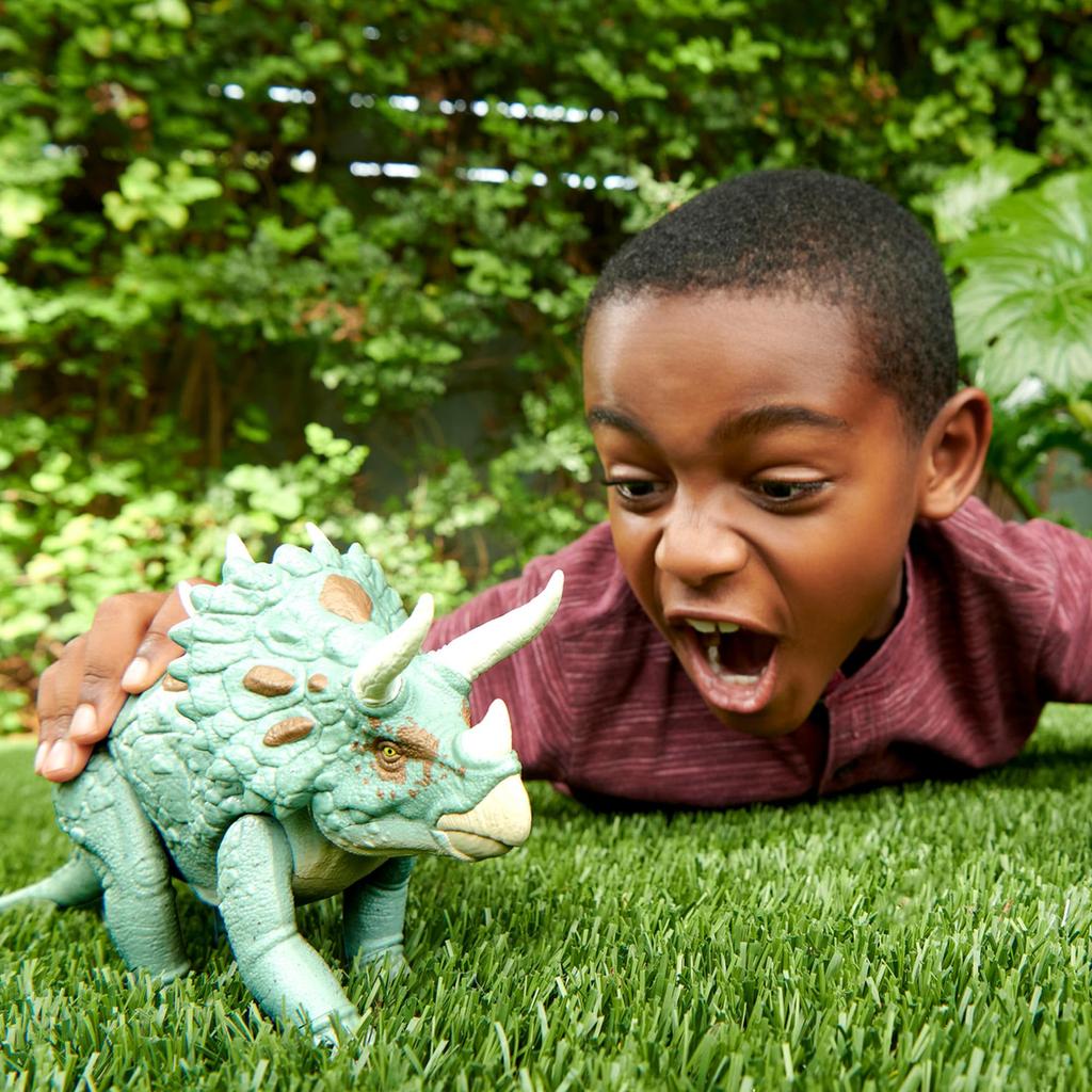 Mattel JURASSIC WORLD Big Triceratops Years Old and HTK79 Action! [Dinosaur Toy] [Total Length Approx. 35.6cm] [4 Up]