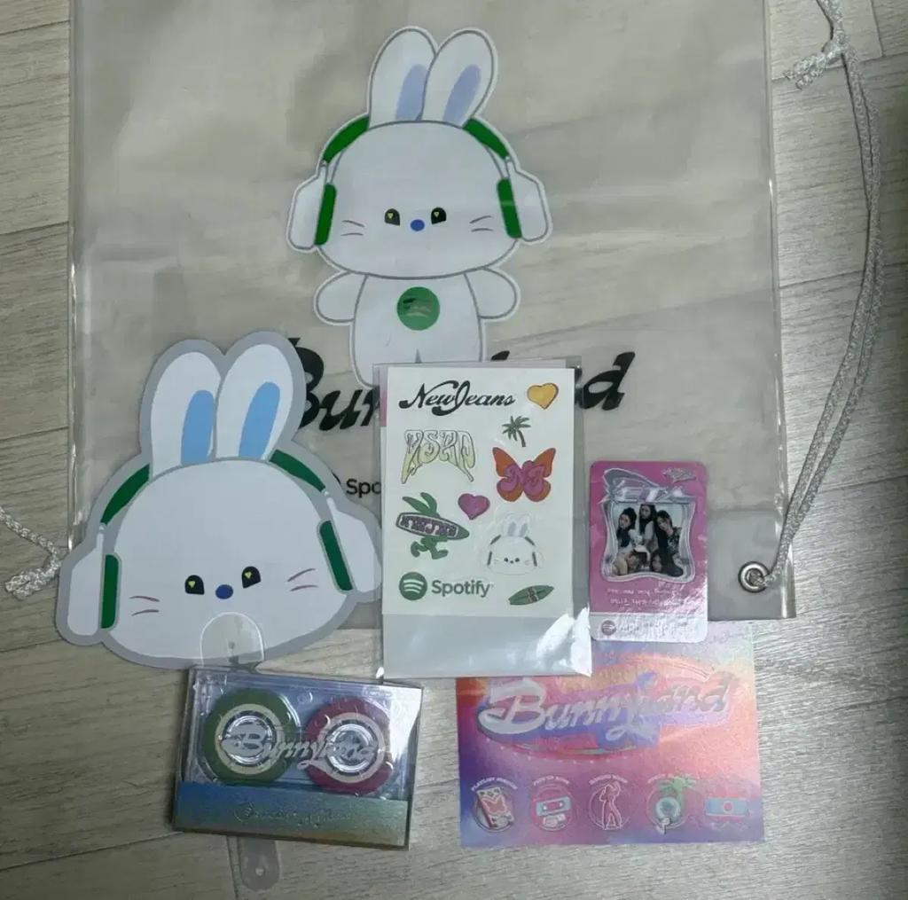 NEW JEANS Bunnyland Barneyland Pop-up Goods Barney Used