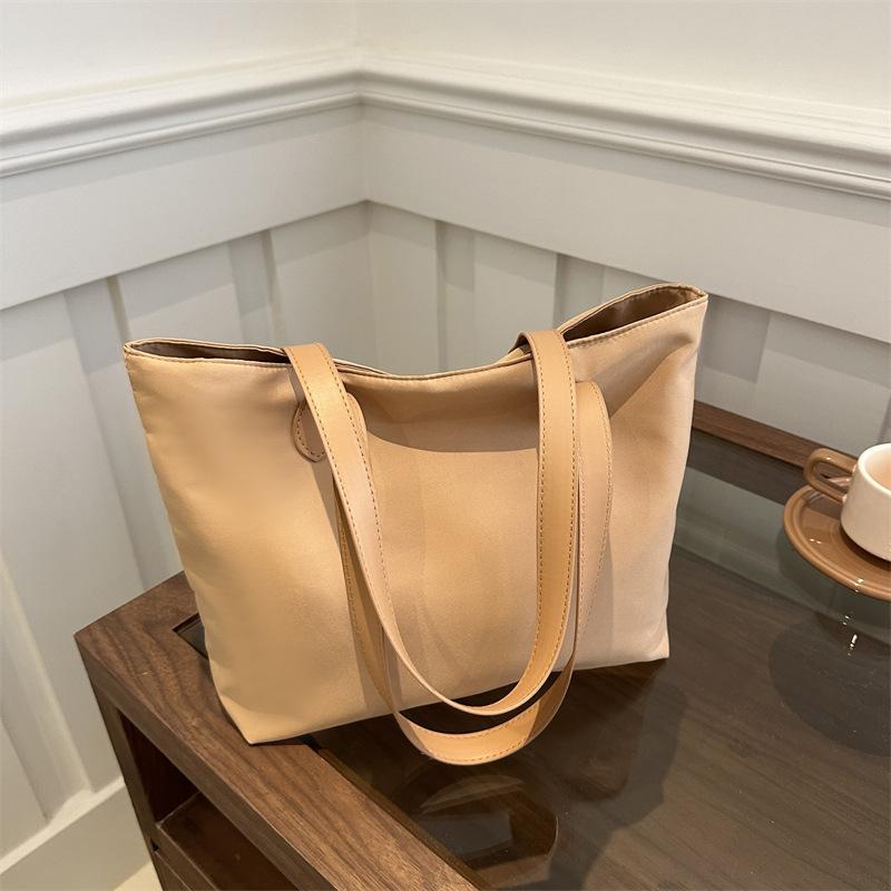 Корейская версия сумки большой вместимости 2024 года, летняя новая модная иностранная сумка-тоут, ретро женская сумка через плечо