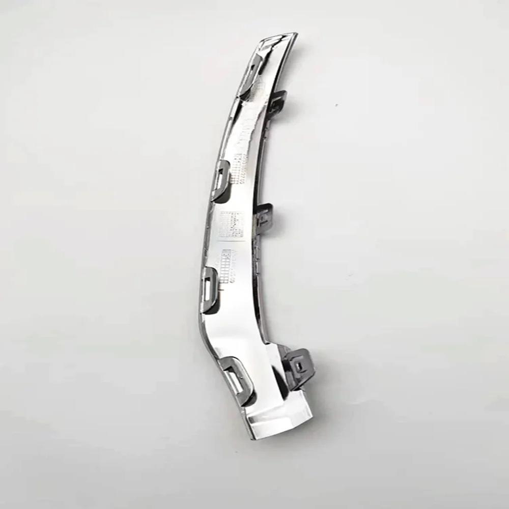 Хромированная накладка переднего бампера для Mercedes-Benz W235 (лево+право) A2538852700 A2538852800