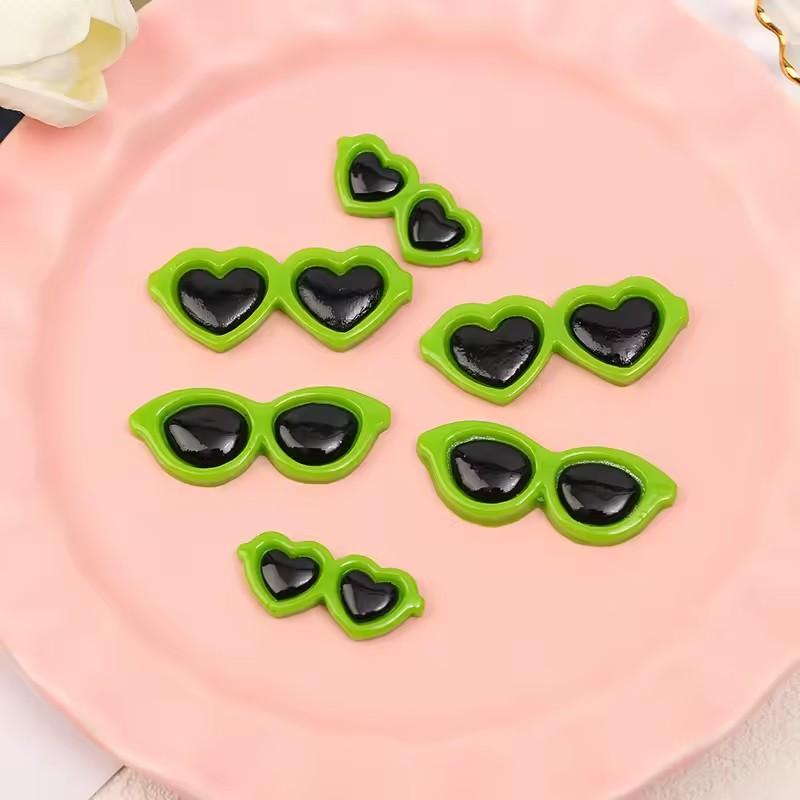 Bag of 100 Round Summer Heart Sunglass Flat Back Resin Cabochons DIY Craft for Souvenirs Artificial Style