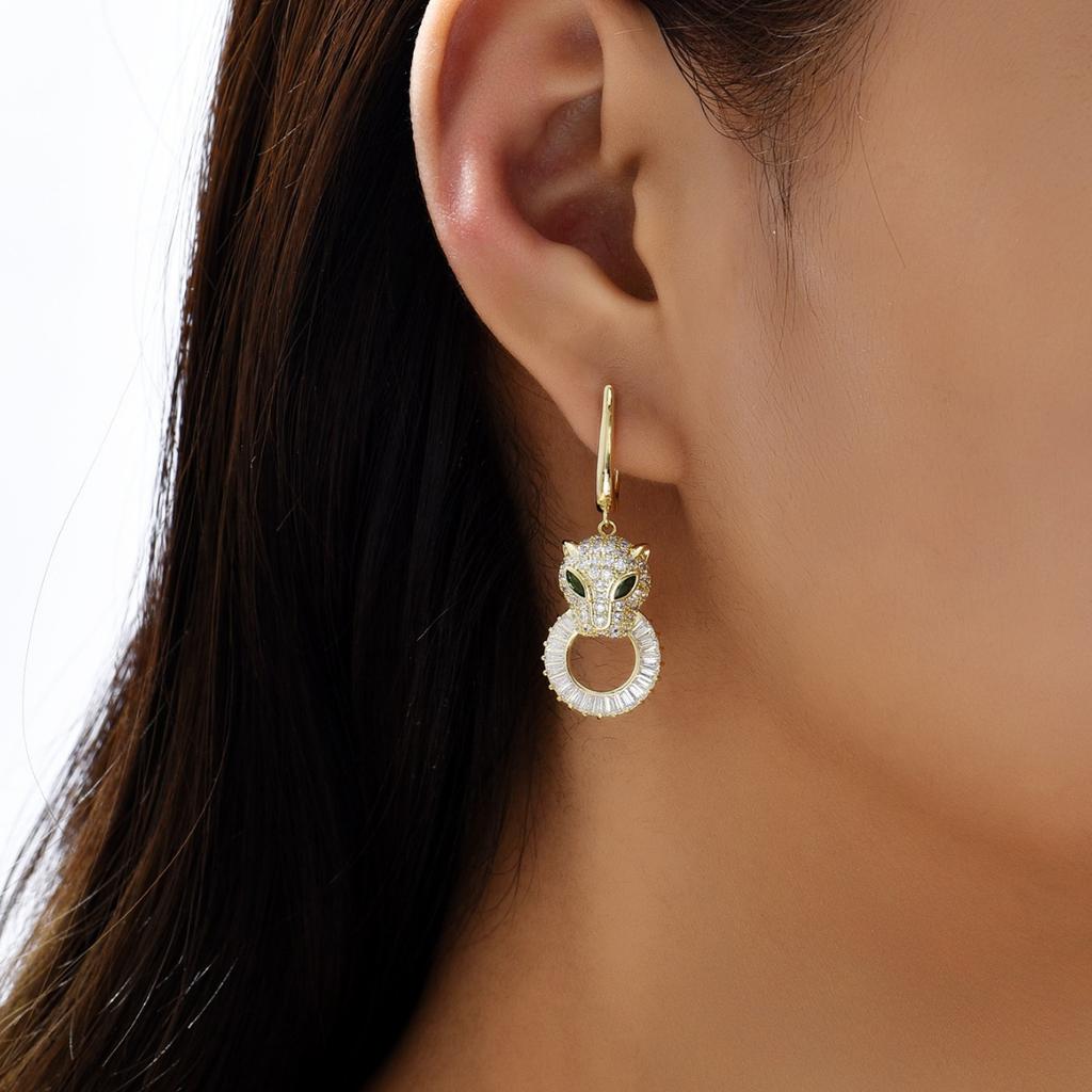 Creative, Personalized, Realistic Cheetah Earrings with Light Luxury and Slightly Inlaid Green Eyed Leopard Earrings