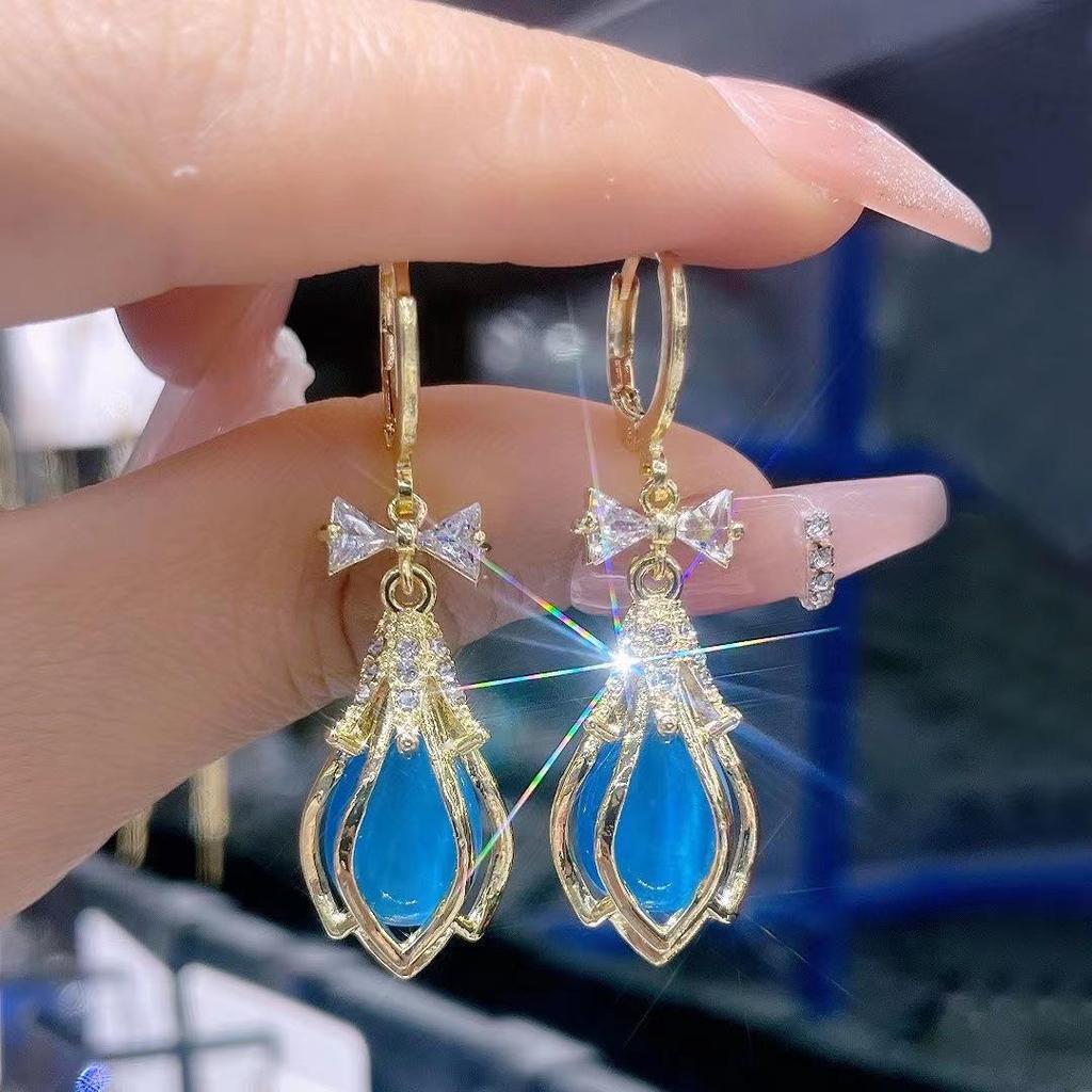 Элегантные серьги-тюльпаны «Кошачий глаз» синего цвета с бриллиантовым бантом