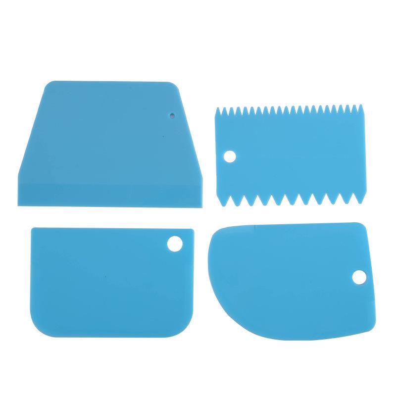 Набор из четырех скребков из полипропиленового пластика для приготовления тортов - включает трапециевидные и зубчатые скребки