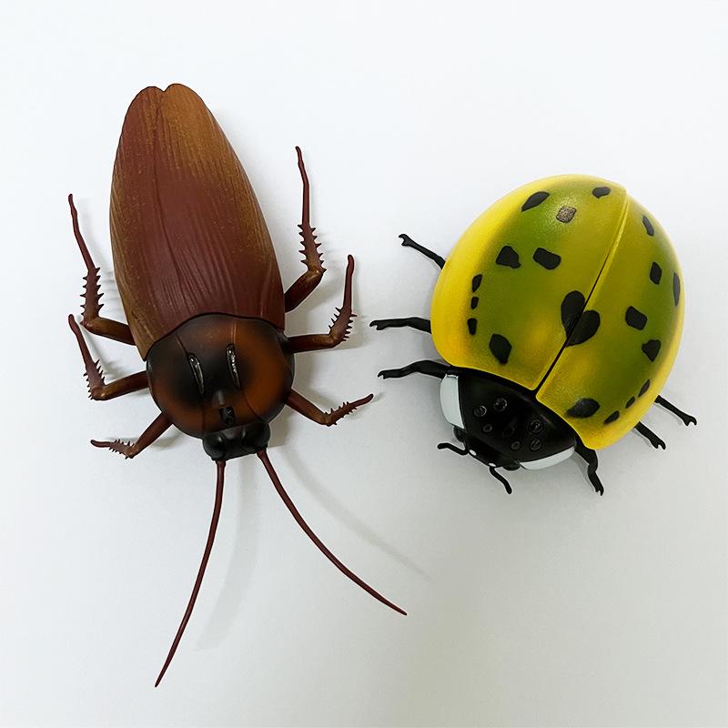 Трансграничный новый странный трюк, имитация индукции таракана, электрическая ползающая интерактивная игрушка, автоматическое преодоление препятствий, модель божьей коровки