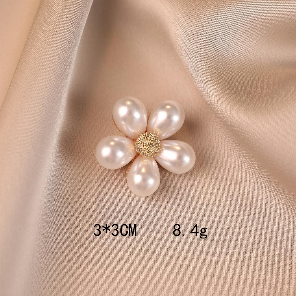 Pearl Petal Anti-glare Brooch, High-end and Light Luxury Clothing Accessories, Pin Ornaments, High-end Anti-glare Clasp