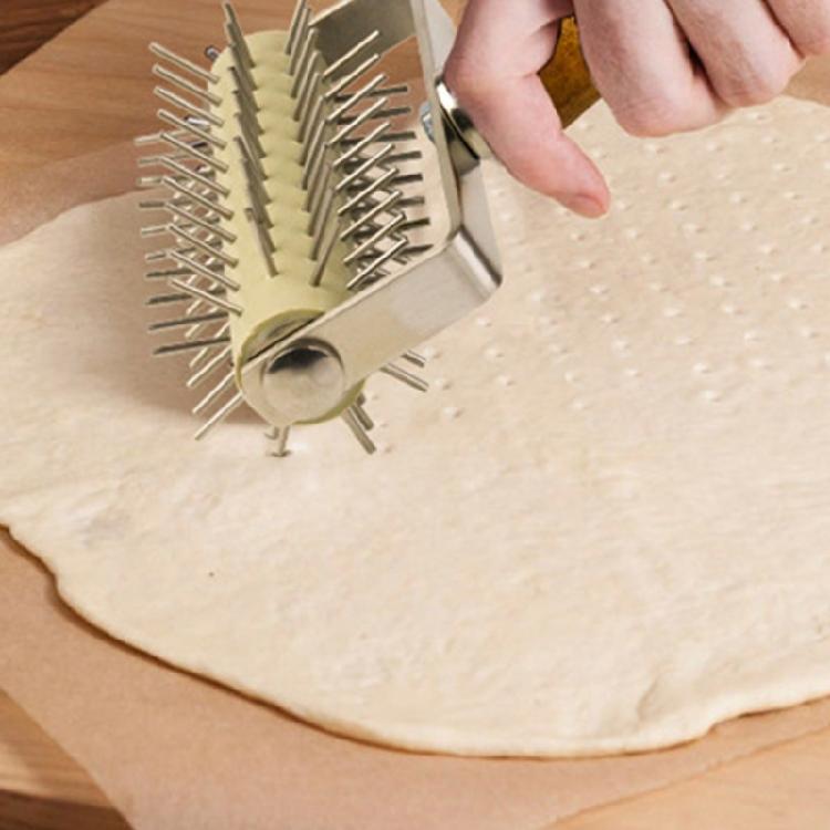 Kitchen Pizza Dough Docker Wood Handle Stainless Steel Pizza Roller Pin Wheel Hole Puncher for Home Baking Enthusiasts