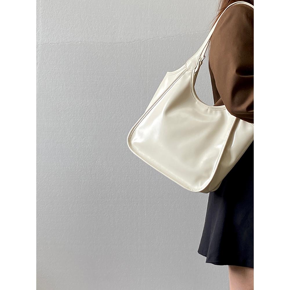 IELGY All-Match Commuter Beige Large-Capacity Portable Shoulder Bag