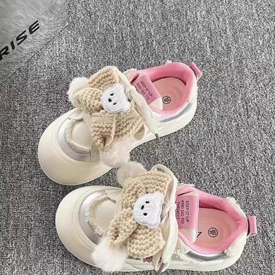 Милые кеды с мишкой женские весенне-осенние новые нишевые маленькие белые туфли повседневные универсальные вельветовые туфли-хлебушки