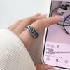 Винтажное двустороннее кольцо-тотем с состаренной плетеной текстурой - Художественный ретро-дизайн